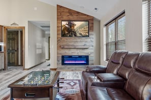 Living area - Brand New Farmhouse! A Little Slice of Rustic (Sevierville)