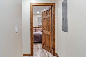 2 bedrooms, WiFi, bed sheets - Brand New Farmhouse! A Little Slice of Rustic (Sevierville)