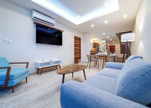 TV - Ocean Retreat: New Downtown Penthouse (Isla Mujeres)