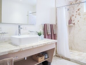 Hair dryer - New Downtown penthouse, with beautiful ocean view! (Isla Mujeres)