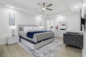 4 bedrooms, iron/ironing board, WiFi, bed sheets