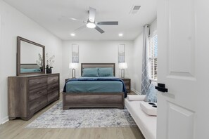 4 chambres, fer et planche à repasser, Wi-Fi, literie fournie