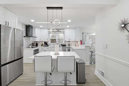 Elegant 4BR Home in Grayson-Cozy, Modern & Relaxing Stay.