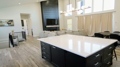 Stunning Lake & Mountain Views! NEW 6BR Home | Hot Tub, Private Beach | Sleeps 26