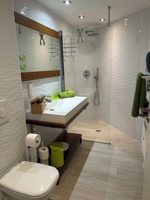 Shower - Sea view of the golf of St Tropez contemporary villa garden terraces quiet (Grimaud)