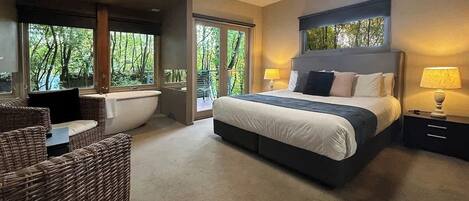 Tabla de planchar con plancha, wifi, ropa de cama