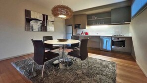 Dining - The Retreat at Villa 7 (Hepburn Springs)