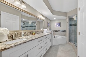 Shower, jetted bath, hair dryer, towels - Tranquil Retreat at Dimucci Towers *New Listing* (Daytona Beach)