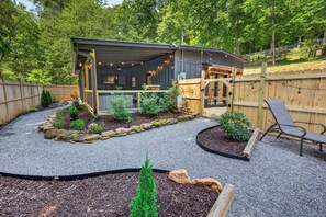 Property grounds - Hillside Hideaway | Fire pit, Hot Tub, & Grill (Blue Ridge)