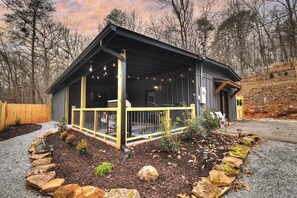 Terrace/patio - Hillside Hideaway | Fire pit, Hot Tub, & Grill (Blue Ridge)