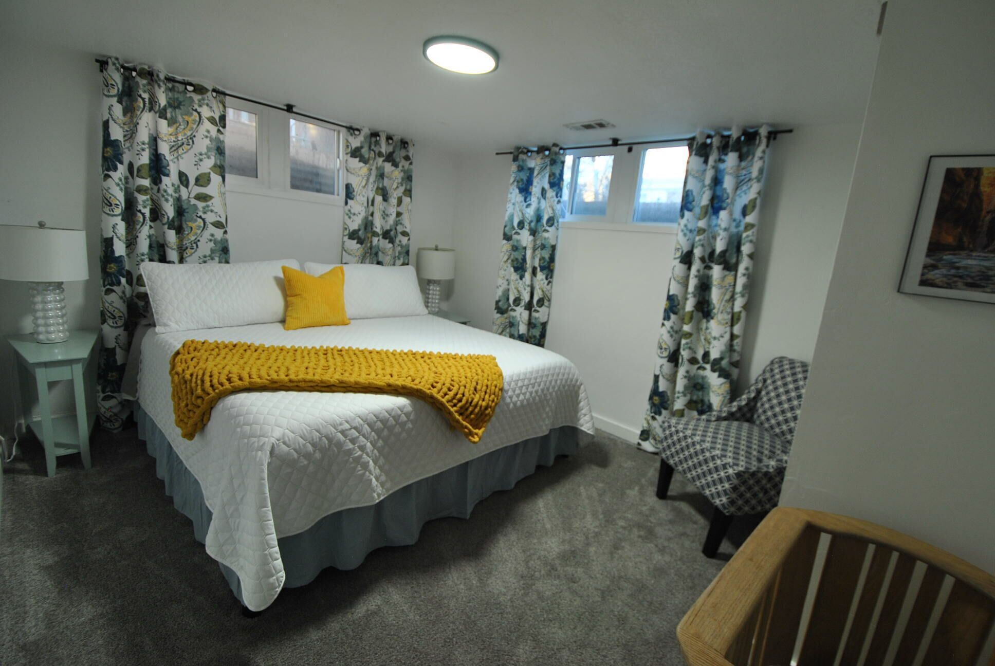 3 slaapkamers, een bureau, een strijkplank/strijkijzer, reisbedje