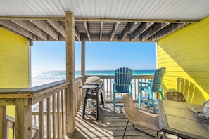Outdoor dining - Gulf Front- Directly On The Beach- Sunchase 2A (Miramar Beach)
