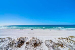 A beach with white sand and a clear blue sky. - Right On The Sand! Amazing Views! Sunchase 3A (Miramar Beach)