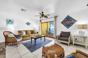 TV - Sunchase 7A - Directly On The Beach! Sleeps 8-Walk to Restaurants, AMAZING VIEWS! (Miramar Beach)