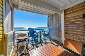 Outdoor dining - Sunchase 7B-Couples Retreat! Directly On the Sand-Amazing Views-Studio (Miramar Beach)
