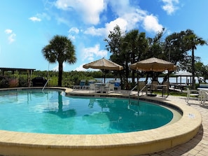 A heated pool - Sunburst Condo - Beach, Bay & Pool (Englewood)