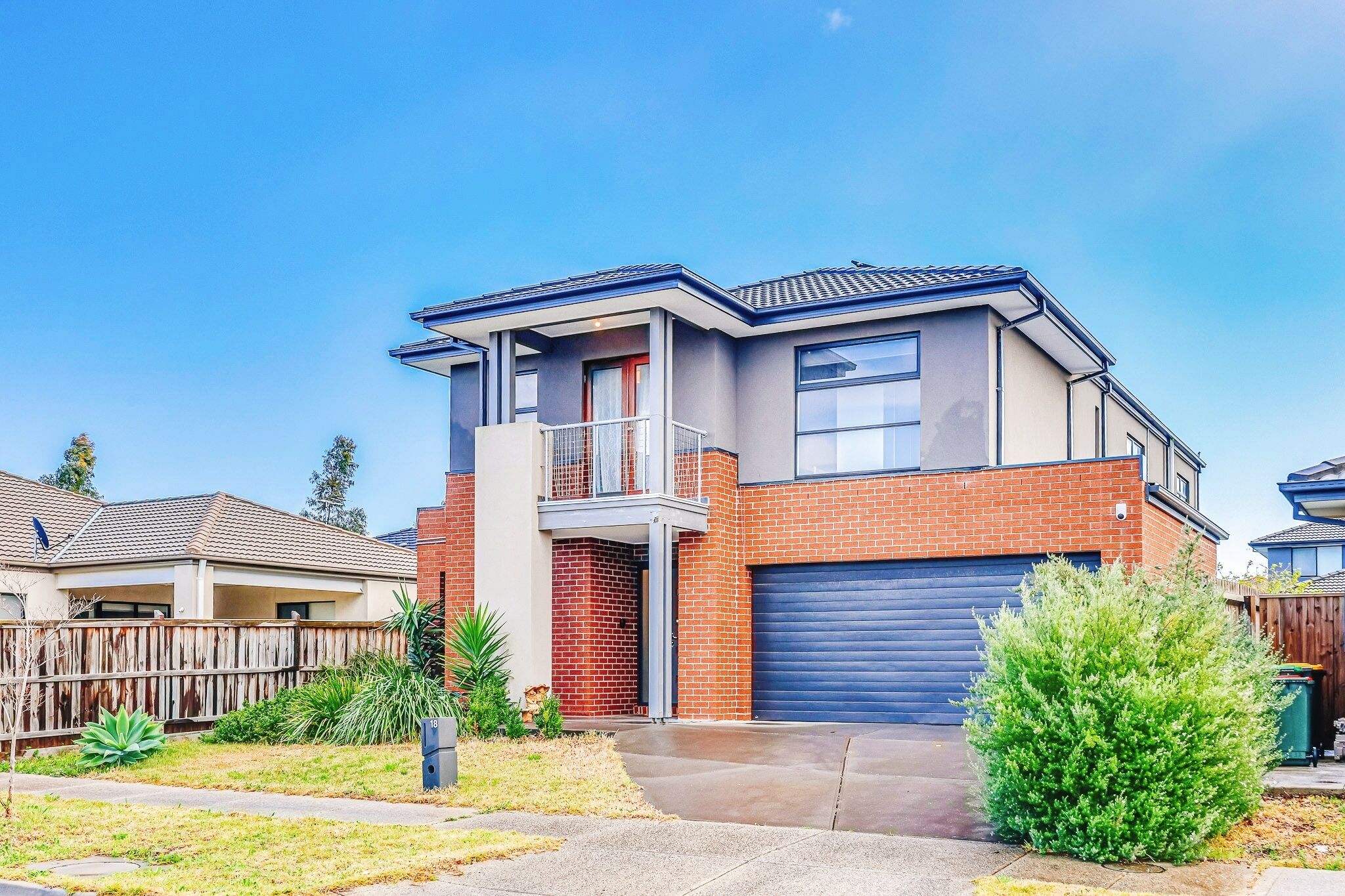 Nhà, quang cảnh vườn | Ngoại thất