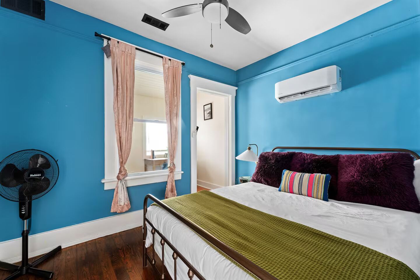 5 soverom, strykejern/-brett, reiseseng for barn og internettilgang