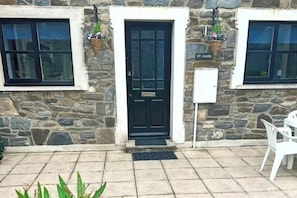 Image 7 - 3 Bed Cottage Sleeps 6 - Dog Friendly - Patio (New Quay)