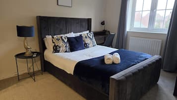 3 habitaciones, tabla de planchar con plancha, wifi y ropa de cama