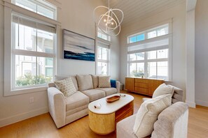 TV - Shared Pools, Boardwalk to the Beach (Port Aransas)