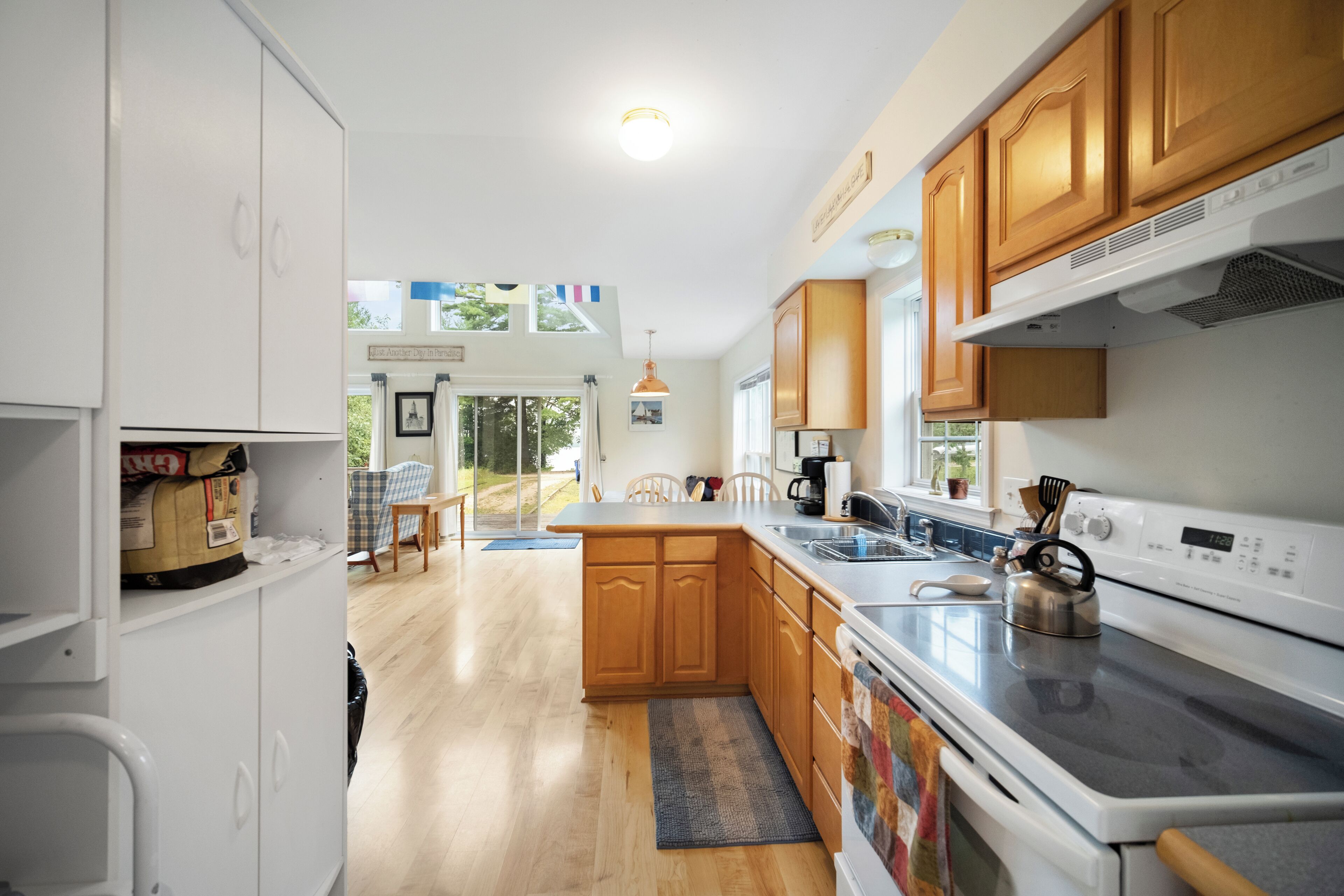 Fridge, microwave, oven, coffee/tea maker
