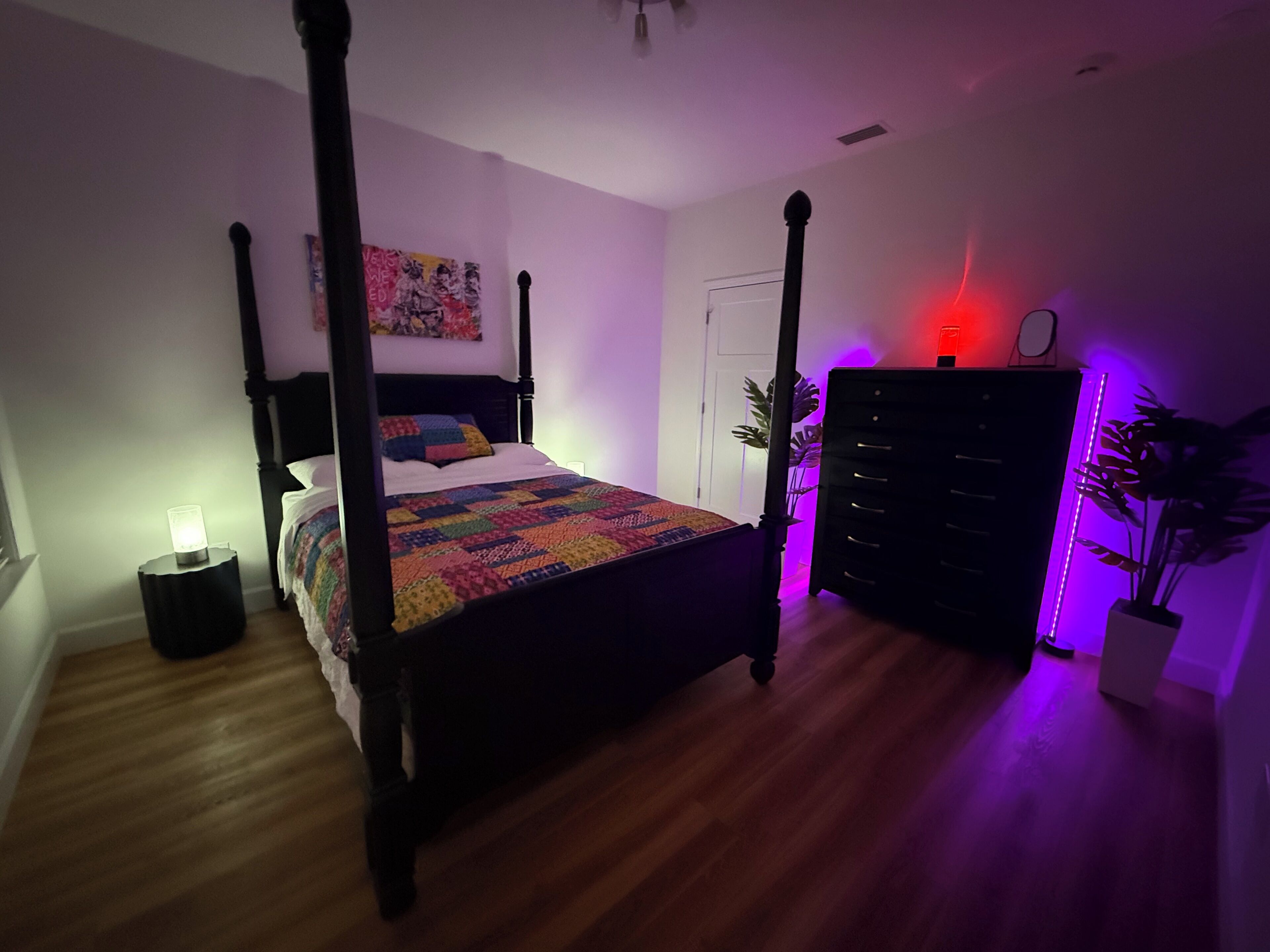 3 bedrooms, desk, iron/ironing board, travel crib