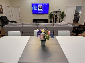 Interior - Modern Country Home Near Devil’s Den, Blue Grotto, Ocala & University of Florida (Williston)