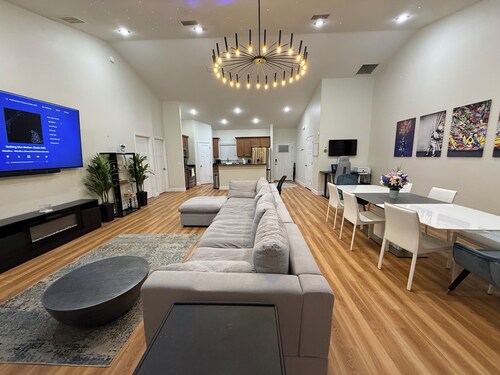 Modern Country Home Near Devil’s Den, Blue Grotto, Ocala & University of Florida