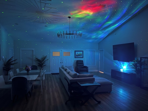 Smart TV, chimenea, estéreo y impresora 