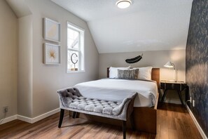 1 bedroom, iron/ironing board, free WiFi, bed sheets - The Perfect Getaway for Exploring Canmore &Banff (Canmore)