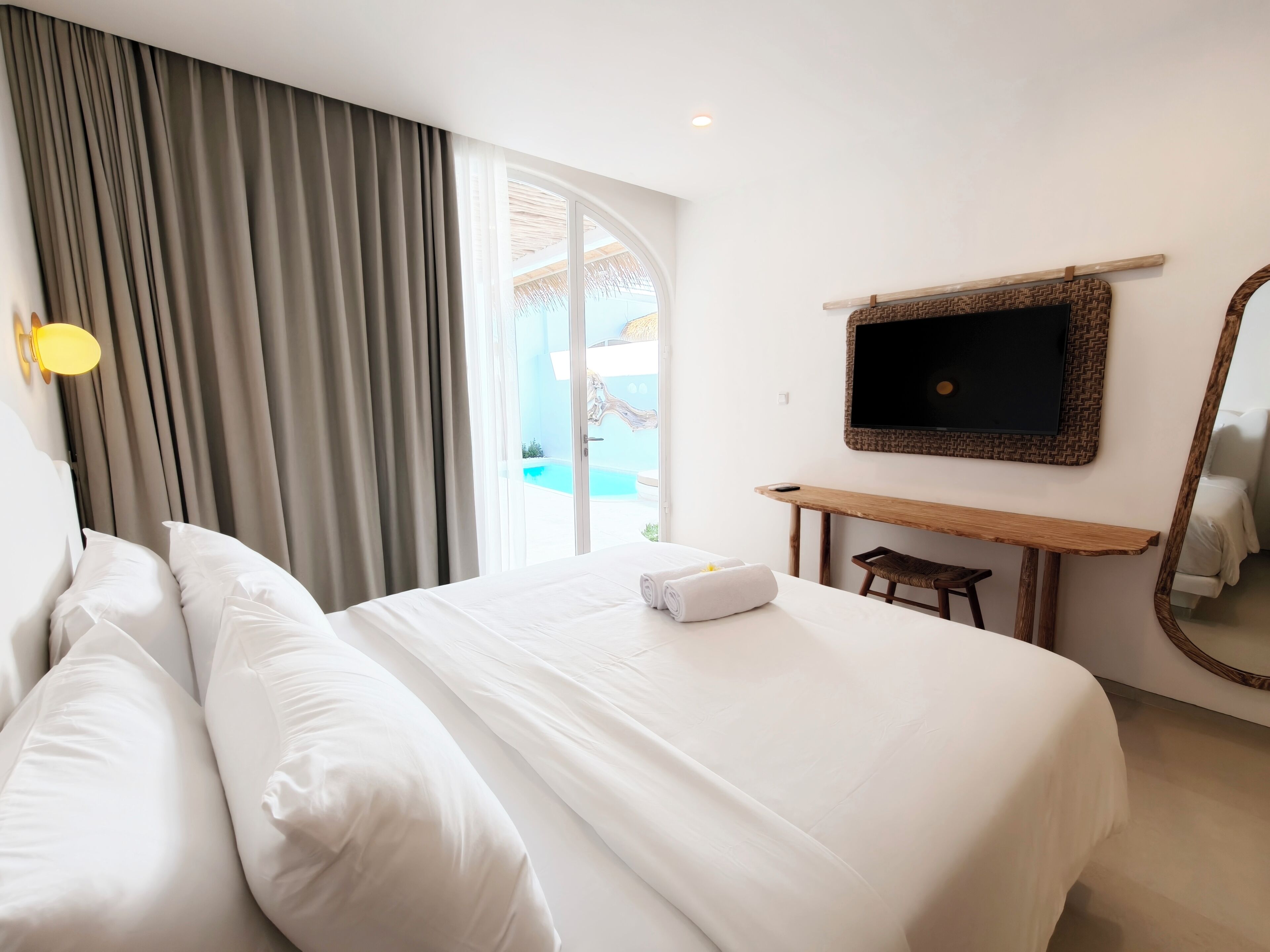 Deep-tissue massages, Swedish massages, Thai massages, sports massages