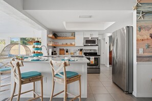 Fridge, microwave, oven, stovetop - ⚓Driftwood Dreams, Heated Pool, Game Room, Min to AMI Beaches! (Bradenton)
