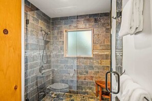 Shower, shampoo - Abode at Crestview, private hot tub, minutes to Deer Valley (Park City)