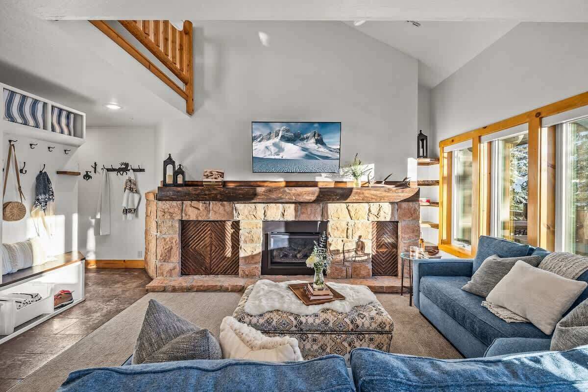 TV, fireplace, offices
