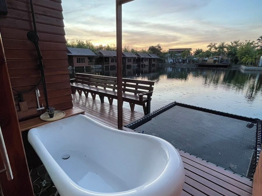 Deluxe Double Room, Lake View | Property grounds