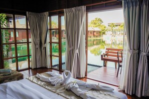 Íróasztal, sötétítőfüggöny, vasaló/vasalódeszka és ingyenes wifi