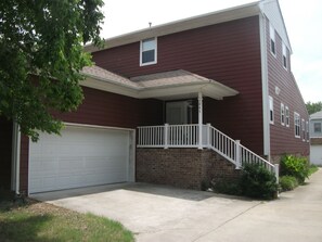 Exterior - Superb 4-bedroom house with AC in adorable Norfolk neighborhood - 30 Day Listing (Norfolk)