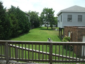 Property grounds - Superb 4-bedroom house with AC in adorable Norfolk neighborhood - 30 Day Listing (Norfolk)