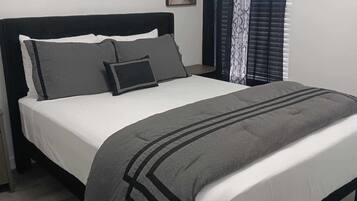 3 bedrooms, iron/ironing board, WiFi, bed sheets