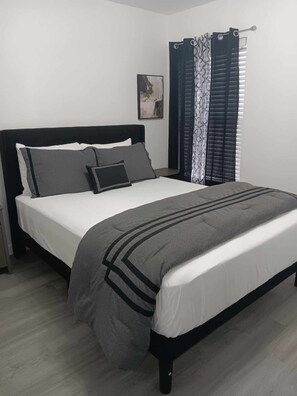 3 bedrooms, iron/ironing board, WiFi, bed sheets - Enjoyable 3-bedroom Family house with Backyard in lovely Grand Prairie (Grand Prairie)