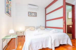 Iron/ironing board, free WiFi, bed sheets