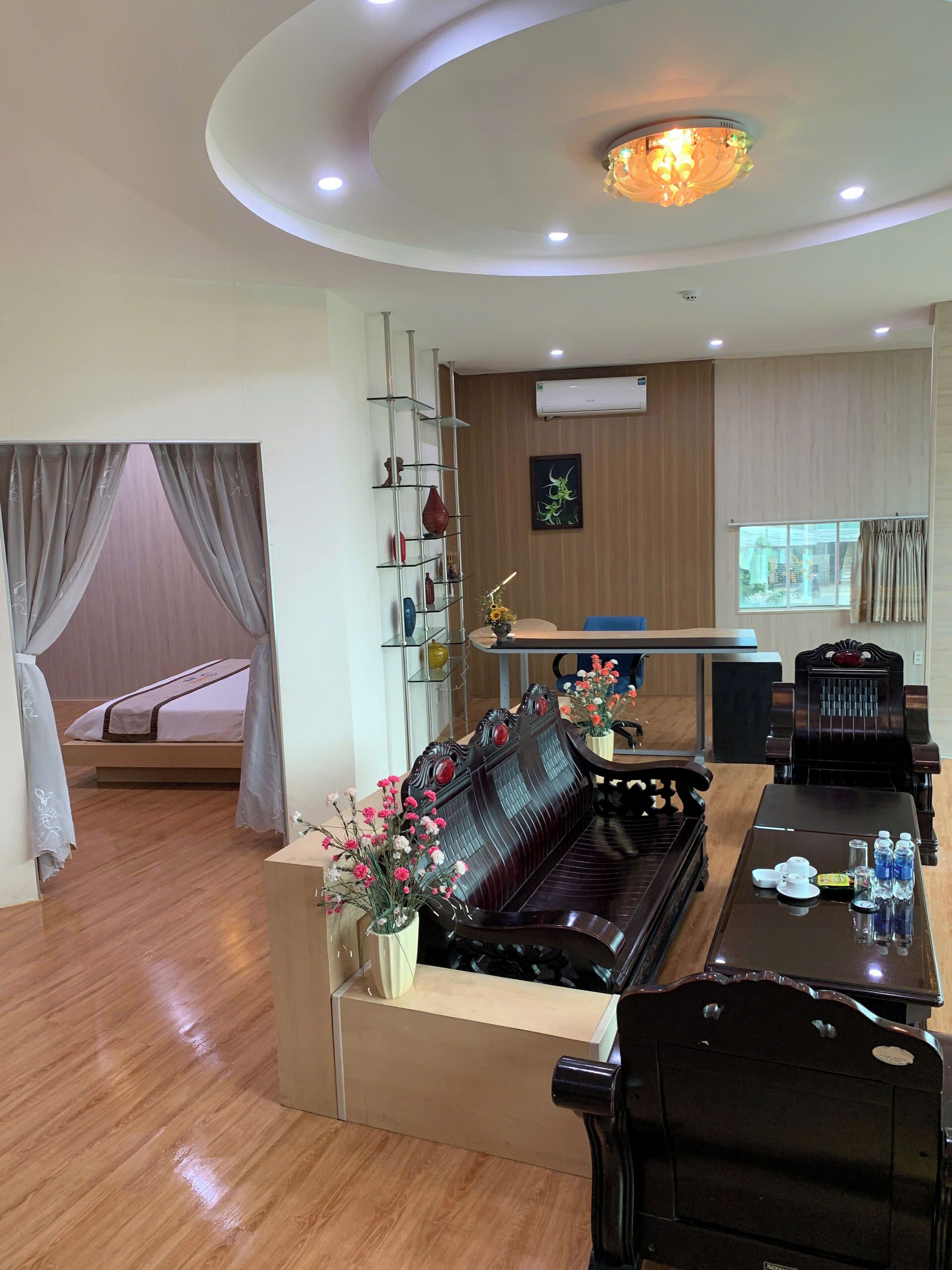 Luxury Suite, 1 Bedroom, Courtyard View | Interior