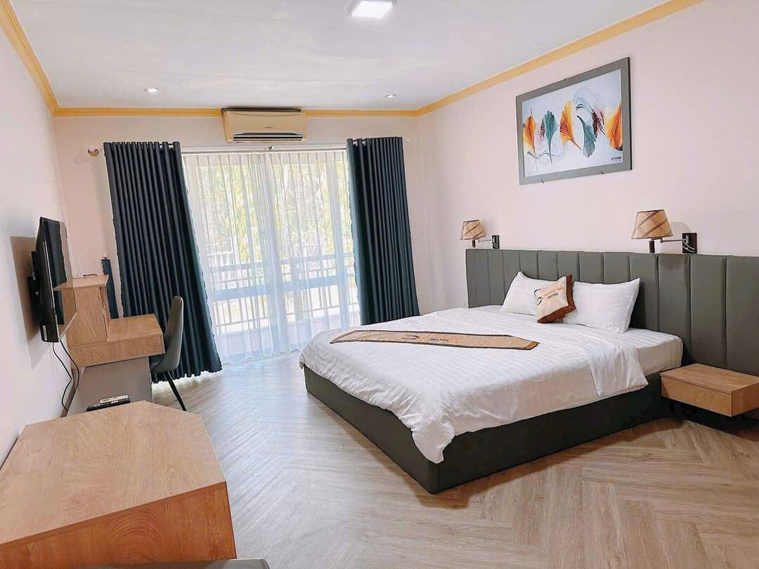 Superior Single Room, 1 Twin Bed, Garden View | Desk, laptop workspace, blackout drapes, soundproofing