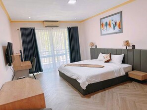 Superior Single Room, 1 Single Bed, Garden View | Desk, laptop workspace, blackout curtains, soundproofing - Khach San Hoang Mai (Binh Son)