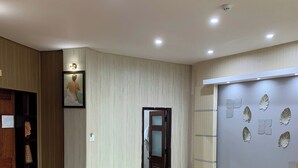 Phòng Suite Cao cấp, 1 phòng ngủ, quang cảnh sân vườn | Nội thất