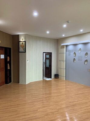 Luksussviitti, 1 makuuhuone, näköala pihalle | Sisätilat