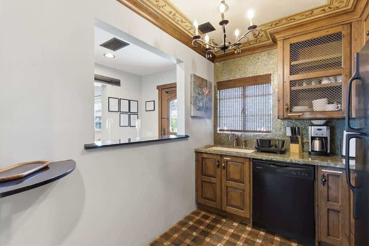 Fridge, microwave, dishwasher, coffee/tea maker