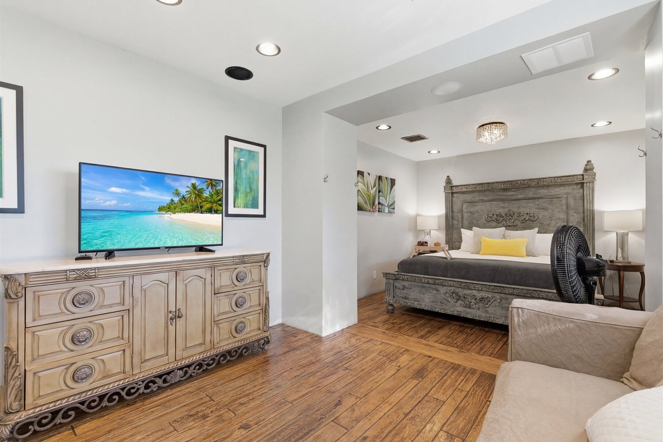 Tabla de planchar con plancha, cuna de viaje y wifi gratis 