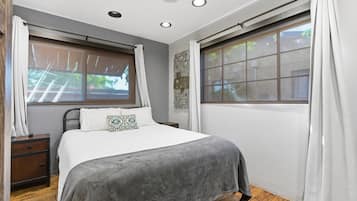 Bureau, lit de bébé portatif, accès au Wi-Fi (inclus), literie fournie